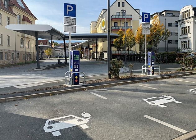 Vier neue Ladepunkte sind am Busbahnhof  in Betrieb genommen worden.