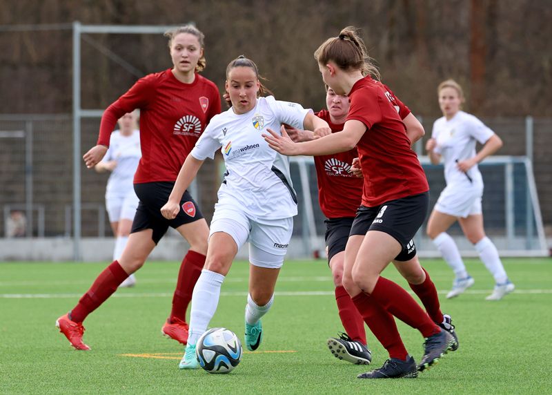 Jenas Nelly Juckel im Duell mit der Hoferin Juliane Tröger.