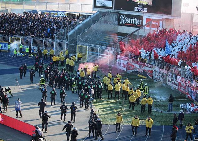 Die Polizei zieht Bilanz nach dem Thüringenderby Jena gegen Erfurt: 24 Strafanzeigen und 28 Ordnungswidrigkeitsanzeigen.