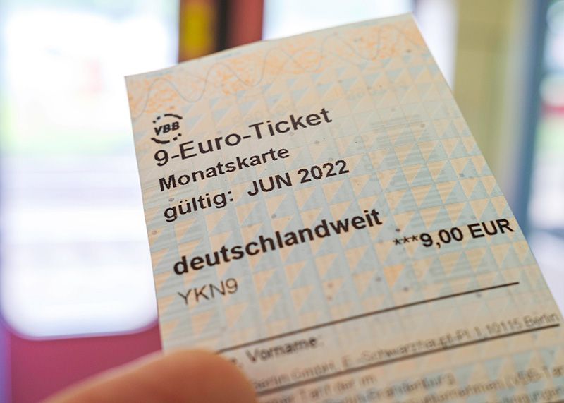 Deutschlandweit ist der Verkauf des 9-Euro-Tickets gestartet.