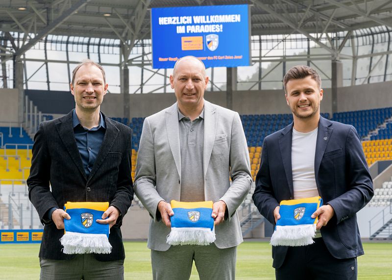 v.l.n.r. FCC-Geschäftsführer Patrick Widera, AH-König Prokurist Roger Matz, Sponsoringleiter Dominik Hoffesommer.