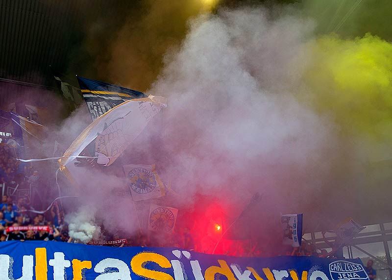 Nach Pyrotechnik in den Fanblöcken: Der FC Carl Zeiss überarbeitet das eigene Sicherheitskonzept.