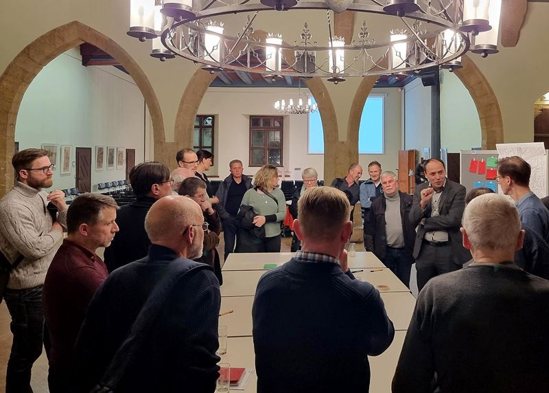 Diskussionsrunde zur Neugestaltung des Westbahnhofs im Historischen Rathaus Jena.