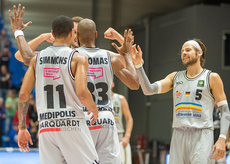 Das Team von Medipolis SC Jena holt den höchsten Heimsieg seit Bestehen der Sparkassen Arena.