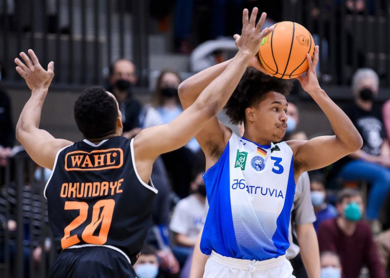 Nilso Owen Schmitz lief in den beiden zurückliegenden Spieljahren in der BARMER 2. Basketball Bundesliga für Jenas Liga-Konkurrenten aus Karlsruhe auf.