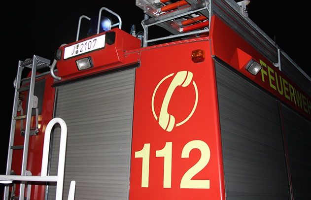Die Feuerwehr Jena musste am Mittwochabend nach Ziegenhain ausrücken, weil dort zwei Jugendliche auf einem Dach waren.