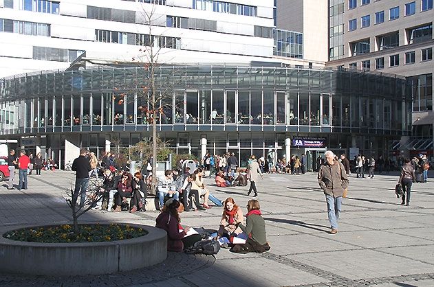 Wieder reges Treiben auf den Uni-Campus in Jena.