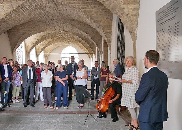 Die Einweihungszeremonie in der Rathaus-Arkade.