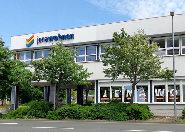 Blick auf das jenawohnen Service-Center in Lobeda.