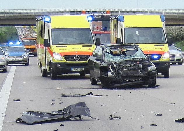 Drei Personen wurden am Mittwoch bei einem Unfall auf A9 bei Eisenberg leicht verletzt. Es entstand ein Sachschaden von 23.000 Euro.