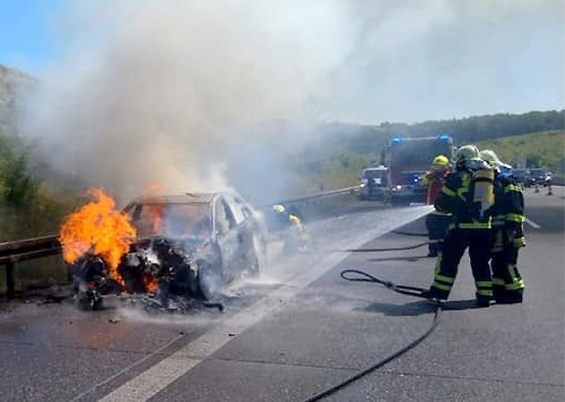 Die Jenaer Feuerwehr musste zu einem Autobrand auf der A4 bei Jena ausrücken.