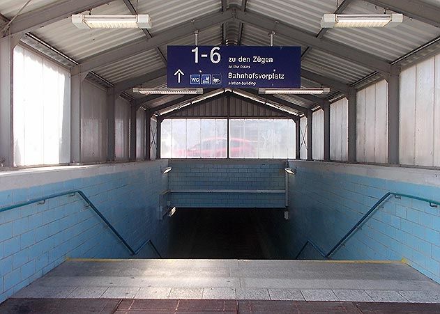 Während am westlichen Teil der Tunnel am Bahnhof Göschwitz verlängert werden soll, will die Stadt am östlichen Ausgang (Foto) einen Verkehrsknoten für Bahn, Auto- und Radverkehr und ÖPNV entwickeln.