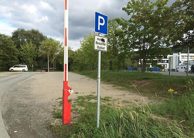 Auf dem Parkplatz am Ostbad sollen Wohncontainer für Flüchtlinge entstehen.