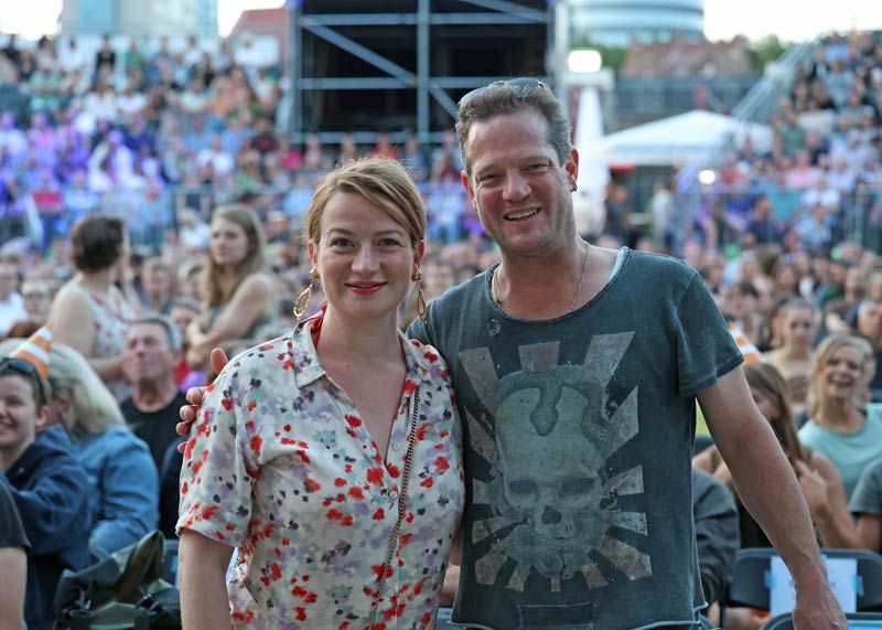 Die Hauptdarsteller Nina Gummich und Aurel Manthei sahen gemeinsam mit rund 1.300 Besuchern die Vorpremiere des vierten Teils der ZDF-Krimiserie „Theresa Wolff“.