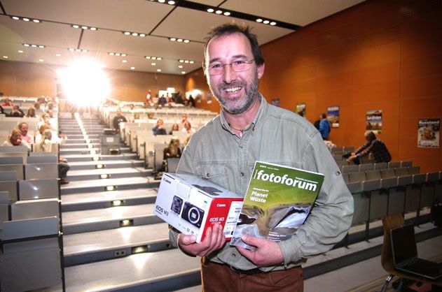 Volker Lautenbach darf sich freuen: Er wurde per LED-Abstimmung zum Newcomer 2015/16 gewählt! Seinen Vortrag „Minsener Oog“ wird er im Hauptprogramm des Lichtbildarena-Jubiläumsfestival 2016 präsentieren.