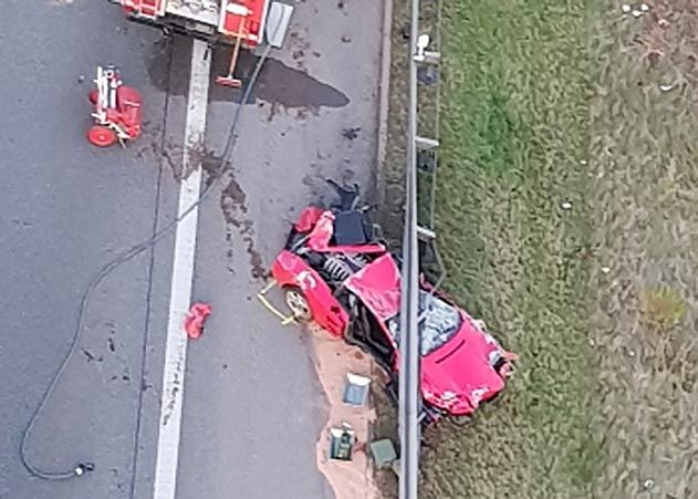 Die Luftaufnahme eines Polizeihubschraubers zeigt den tödlichen Unfall aus der Vogelperspektive.