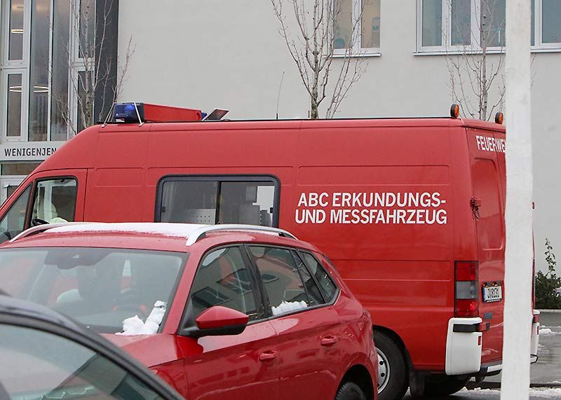 An der Gesamtschule Wenigenjena kam es am Montag zu einem Großeinsatz von Polizei und Feuerwehr.