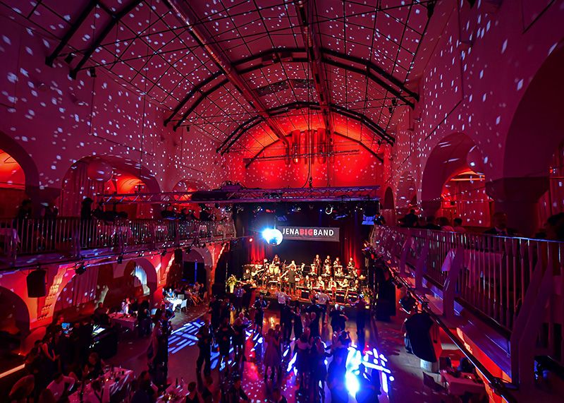 Gespielt und getanzt wurde auf dem Big Band Ball im Volksbad Jena durch zahlreiche musikalische Genres.