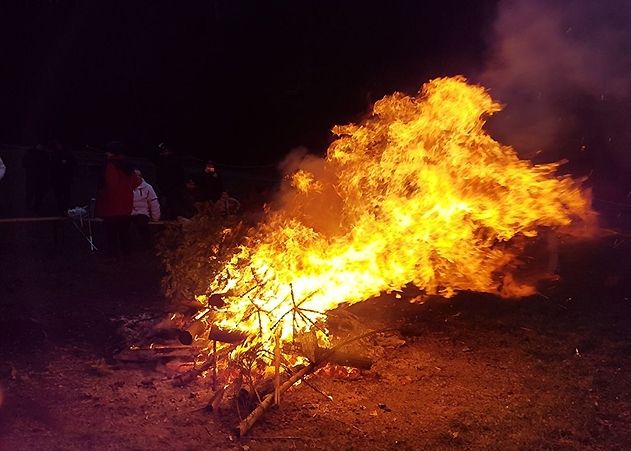 Am 12. Januar veranstaltet der Feuerwehrverein Jena-Winzerla wieder das Weihnachtsbaum-Verbrennen auf der Festwiese Ammerbach.