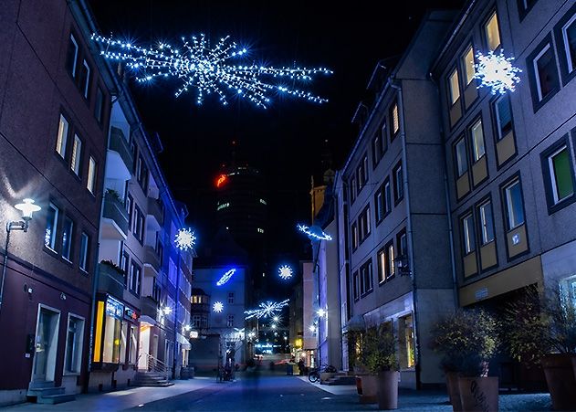 In der Saalstraße gibt es ein neues Konzept für die Festbeleuchtung der Jenaer Innenstadt.