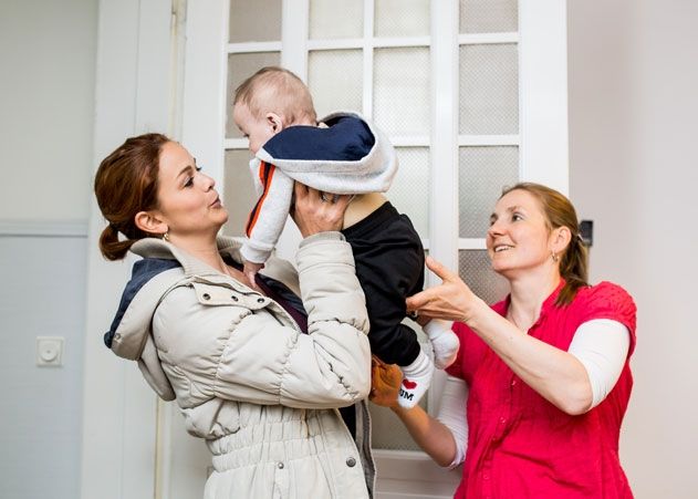 Wer möchte jungen Familien in der ersten Zeit mit dem neuen Baby helfen?