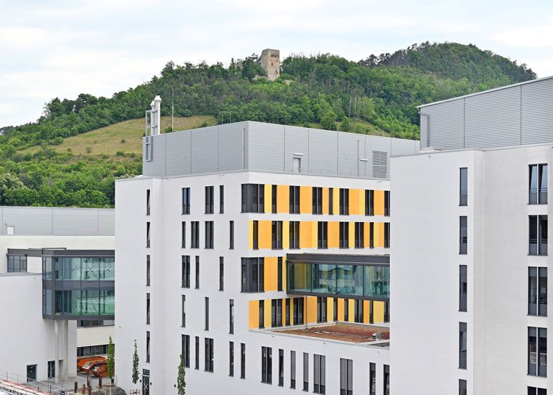 Mit der Einweihung des Gebäude A5 befinden sich alle somatischen Kliniken des Universitätsklinikums Jena an einem zentralen Standort in Lobeda.