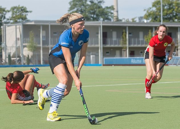 SSC-Kapitänin Ida Bolze im Spiel gegen die Hockeydamen des ESV Dresden.