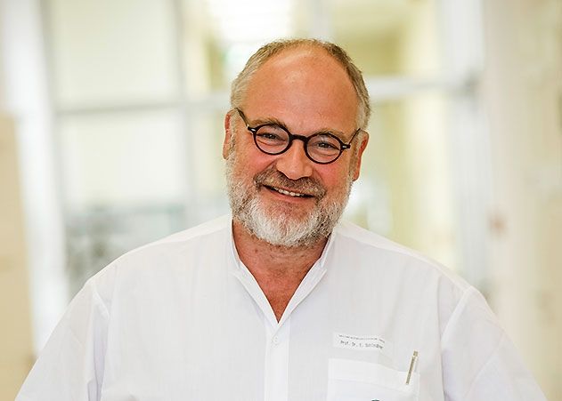 Prof. Dr. Ekkehard Schleußner leitet die Klinik für Geburtsmedizin.