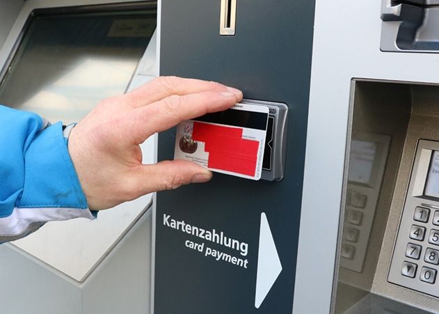 Keine Berührung! Kontaktlos Tickets beim Jenaer Nahverkehr kaufen.