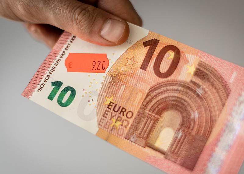 Von jedem Zehner bleiben längst nicht mehr zehn Euro übrig: Die hohe Inflation belastet insbesondere Menschen mit kleinem Portemonnaie. Die Gewerkschaft NGG fordert gezielte Entlastungen für Geringverdienende.
