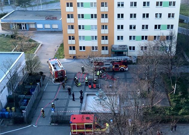Feuerwehr im Großeinsatz: Am Freitag kam es zu einem Wohnungsbrand in einem Mehrfamilienhaus in der Stauffenbergstraße.