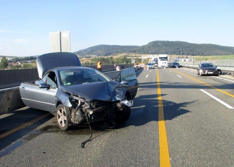 Auf der A4 bei Jena sind am Samstag drei Personen verletzt worden.