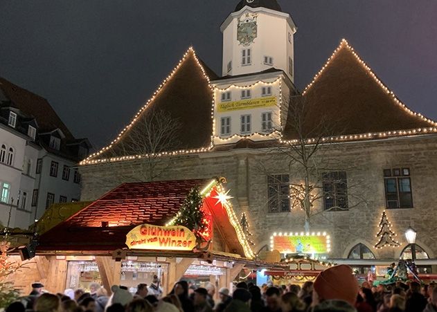 Der nächste Jenaer Weihnachtsmarkt findet vorraussichtlich vom 25. November bis 22. Dezember 2021 statt.