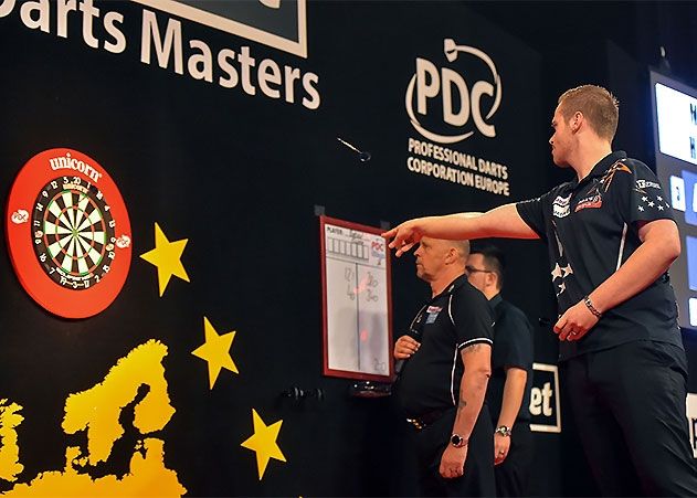 Max Hopp hat die erste Runde des German Darts Masters in Jena überstanden. Der Maximiser besiegte Robert Owen mit 6:3.