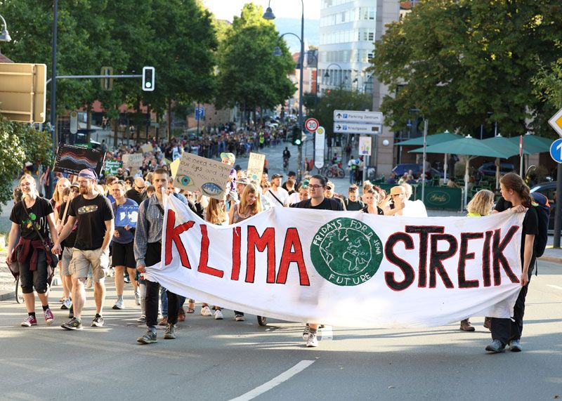 Die Demonstranten zogen durch die Jenaer Innenstadt über das Damenviertel und der Osttangente.