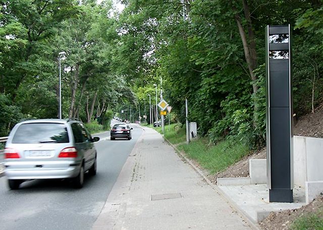 Der stationäre Blitzer in der Eisenberger Straße in Jena-Ost.