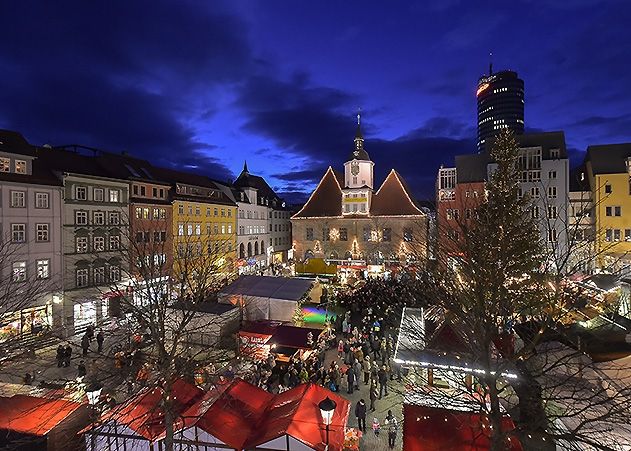 Kulturprogramm, Rummel, Turmblasen und Tombola: Der Jenaer Weihnachtsmarkt findet vom 25. November bis 22. Dezember statt.