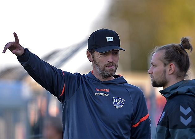 Jenas Trainer Christopher Heck (l.): Trotz der Stärke und individuellen Klasse des Gegners will man sich in Jena keinesfalls vorab geschlagen geben.