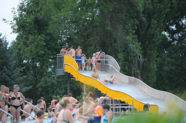 Sonne, Wasser, Badespaß Pfingstwochenende im Jenaer Ostbad