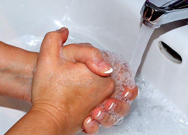 Häufiges und gründliches Händewaschen mit Wasser und Seife ist die einfachste und wichtigste Methode um die Ausbreitung des Coronavirus zu verhindern.