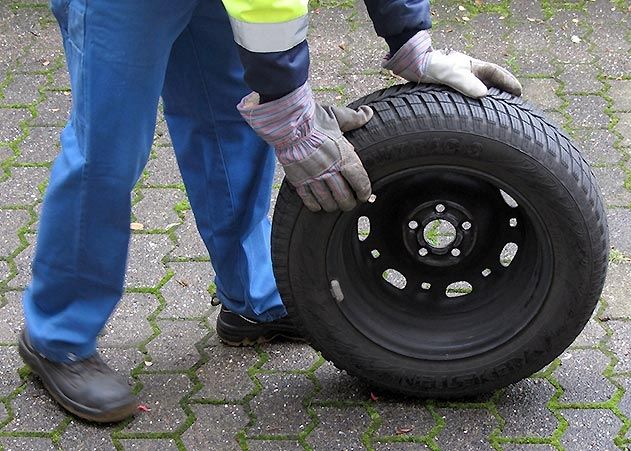 Der Allwetterreifen ist ein heiß diskutiertes Thema. Kann man sich den lästigen Reifenwechsel im Herbst und Frühjahr wirklich sparen?