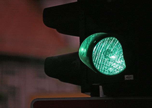 Unbekannte haben eine Ampel lahmgelegt.