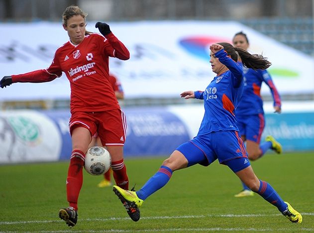 Iva Landeka (rechts) gegen Allison Scurich vom SC Sand.