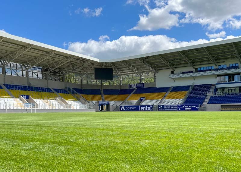 Die ad hoc Arena im Ernst-Abbe-Sportfeld ist mit 11.800 Zuschauern restlos ausverkauft.