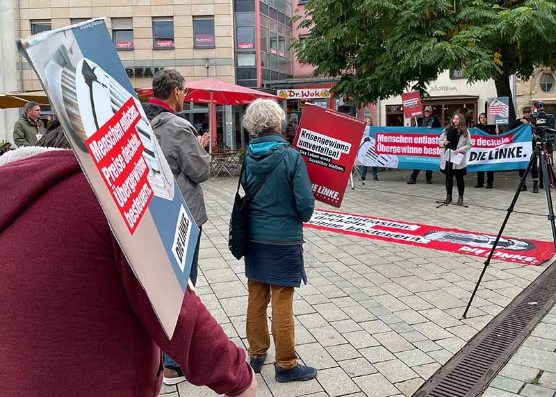 Jenas LINKEN-Kreisverband hatte am Donnerstag unter dem Motto „Menschen entlasten. Preise deckeln. Übergewinne besteuern“ eine Demonstration gegen die steigenden Energiepreise organisiert.