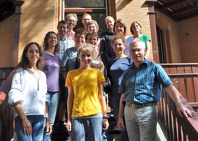 Ein multiprofessionelles Team aus Ärzten, Psychologen, Therapeuten, Pflegepersonal und Sozialarbeitern betreut die Patienten der Psychiatrischen Tagesklinik in der Humboldtstraße.