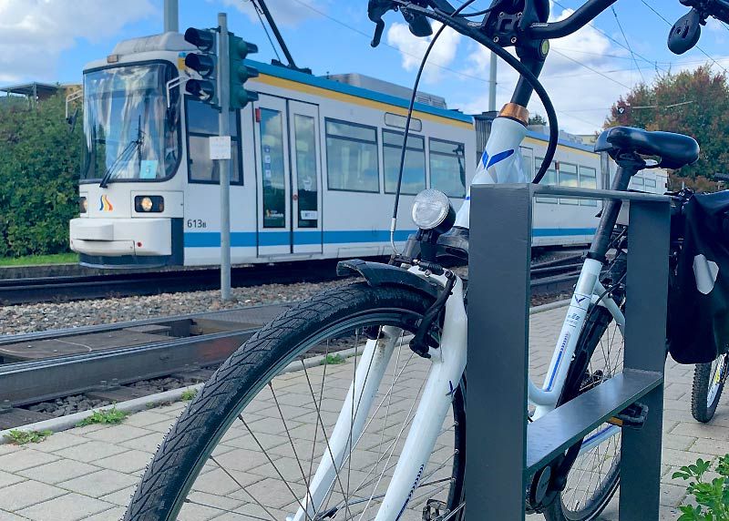 "Besser verbunden" - Unter diesem Motto soll es in Jena - Lichtstadt noch einfacher werden, Fahrrad-, Bus- und Bahnfahren zu kombinieren.