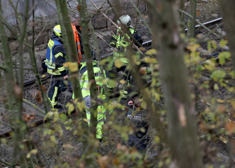 Rettungskräfte kamen am frühen Nachmittag zu einem Notfall an den Gleisen in Jena.