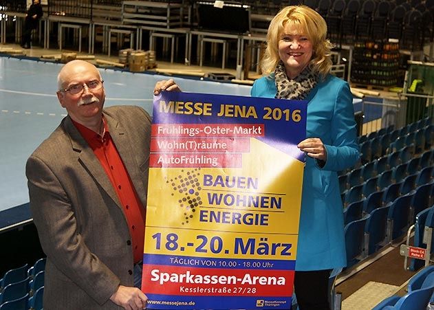 Die Messeveranstalter Christiane Längle und Wolfgang Stäglich freuen sich über die 25. Ausgabe der Baumesse in Jena.