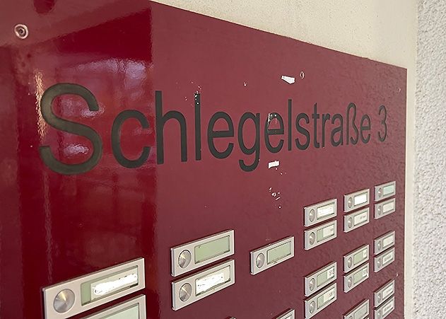 Wegen Speckkäferbefall müssen die 88 Mieter der Schlegelstraße 3 ausziehen, doch nicht alle Mieter haben für die notwendige Sanierung Verständnis.